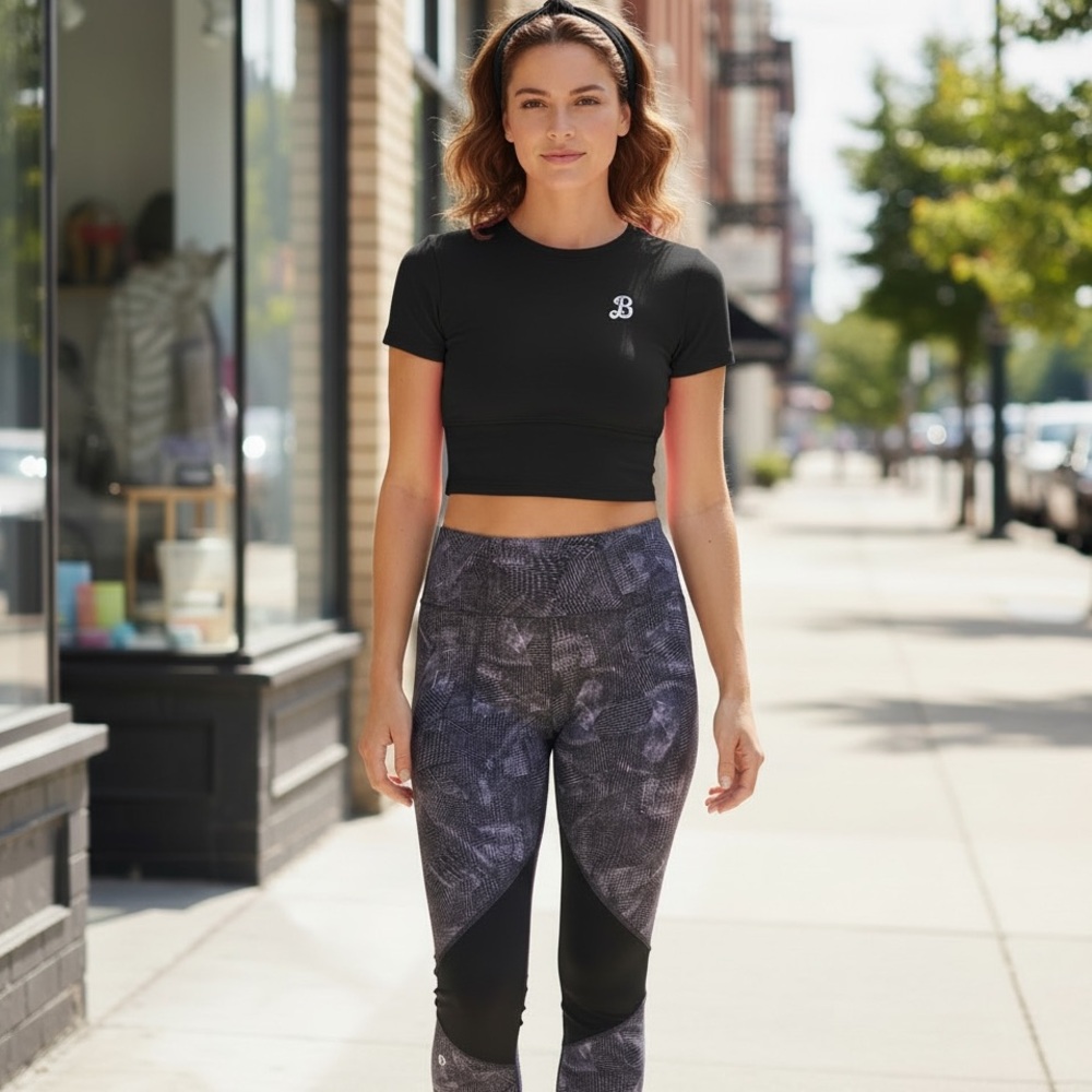 Lululemon - High Rise‎ Crop Leggings Black White Abstract Print Size 6 - B7